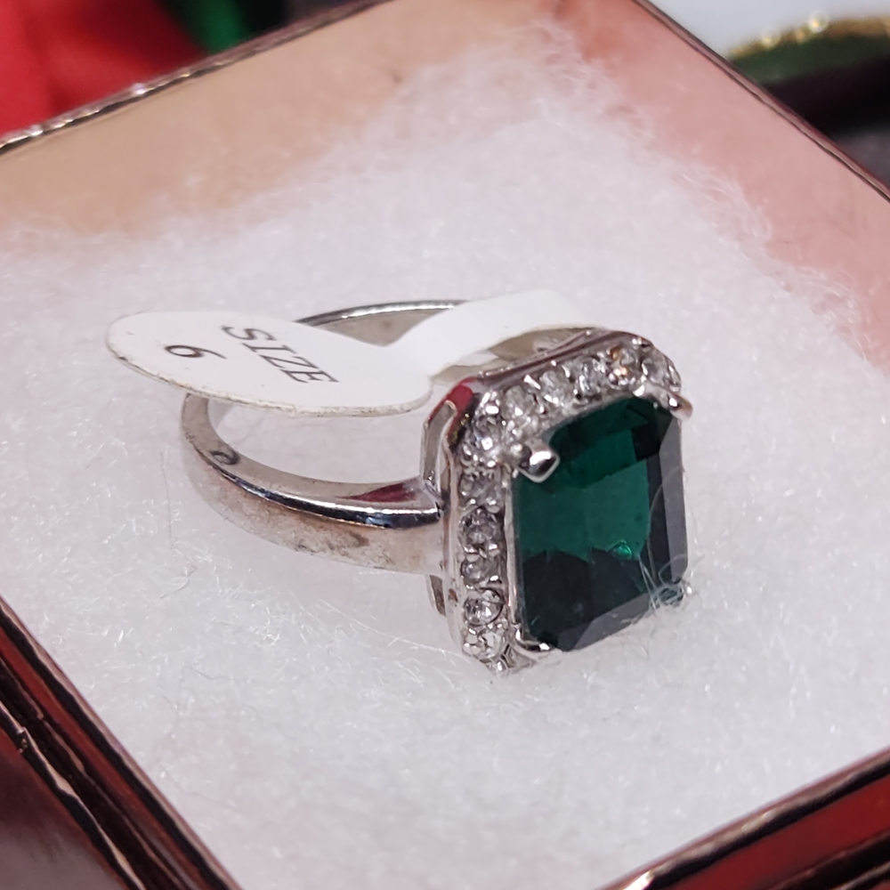 Emerald Green Silver Ring